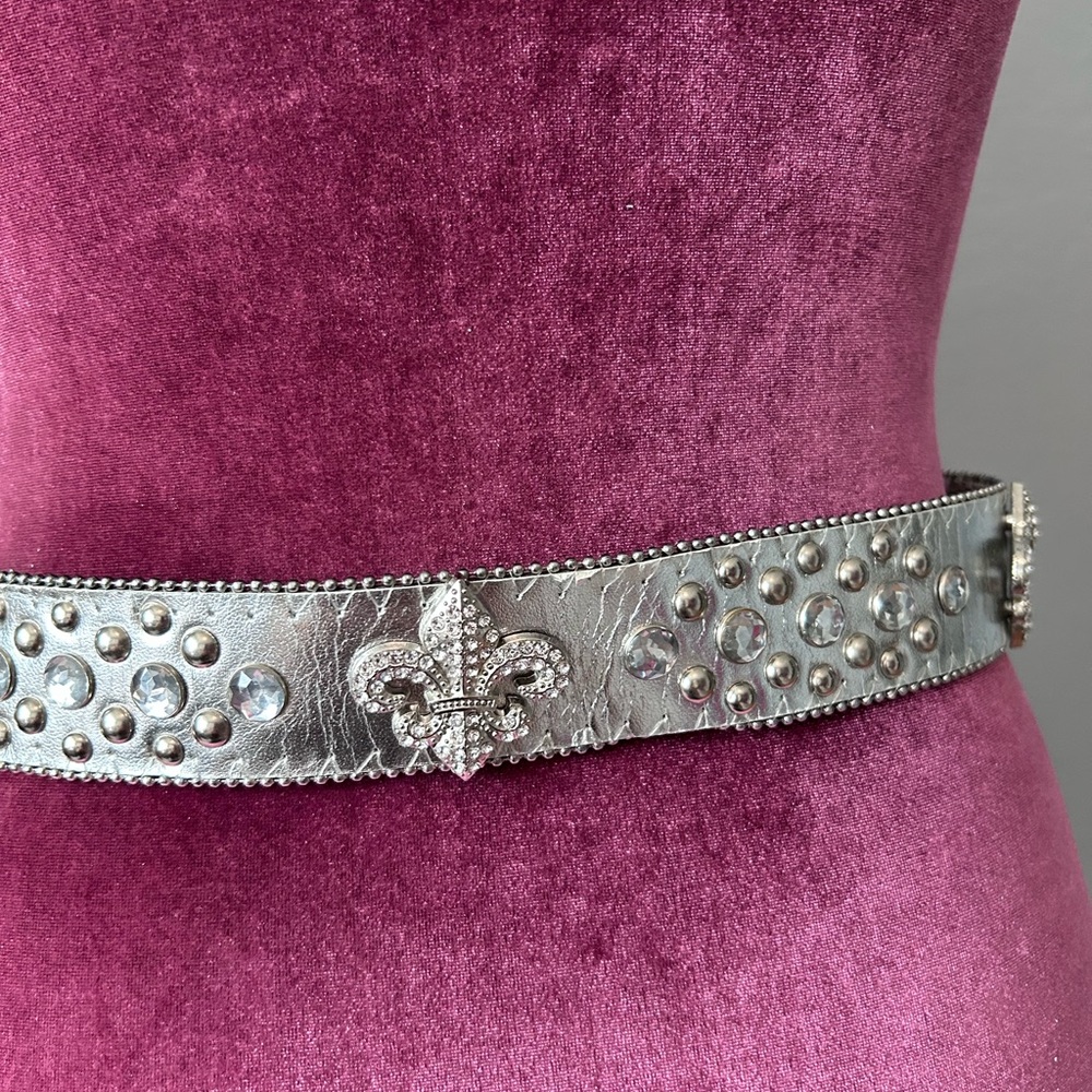 Silver Fleur De Lis Studded Bejeweled Faux Leather Statement Belt Size Large - Picture 4 of 12